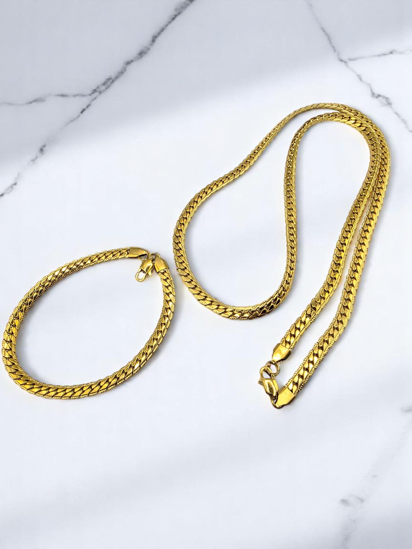 Combo Grabada 6 mm Oro Laminado 18K | Cadena 65 cm + Pulsera 20cm