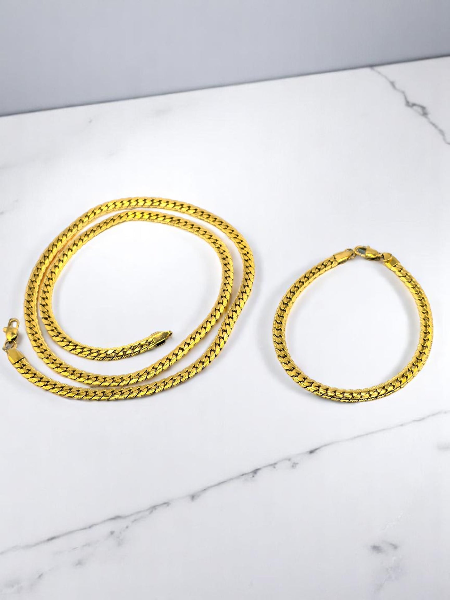 Combo Grabada 6 mm Oro Laminado 18K | Cadena 65 cm + Pulsera 20cm